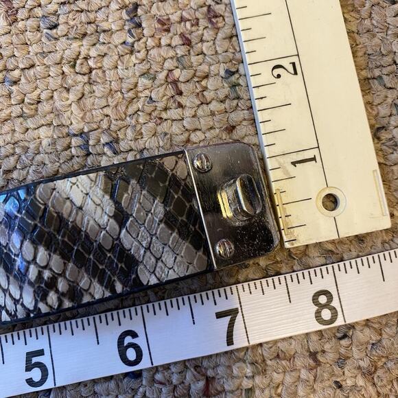 Y2K Jessica Simpson Goth Punk Cuff Bracelet Faux Leather Snake Print Turn lock - Picture 5 of 6